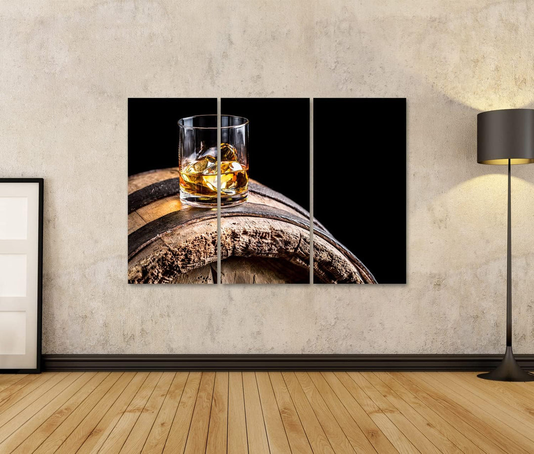 islandburner Bild auf Leinwand Glas Whisky Mit Eis Auf Alten Holzfass Bilder Wandbilder Poster Leinw