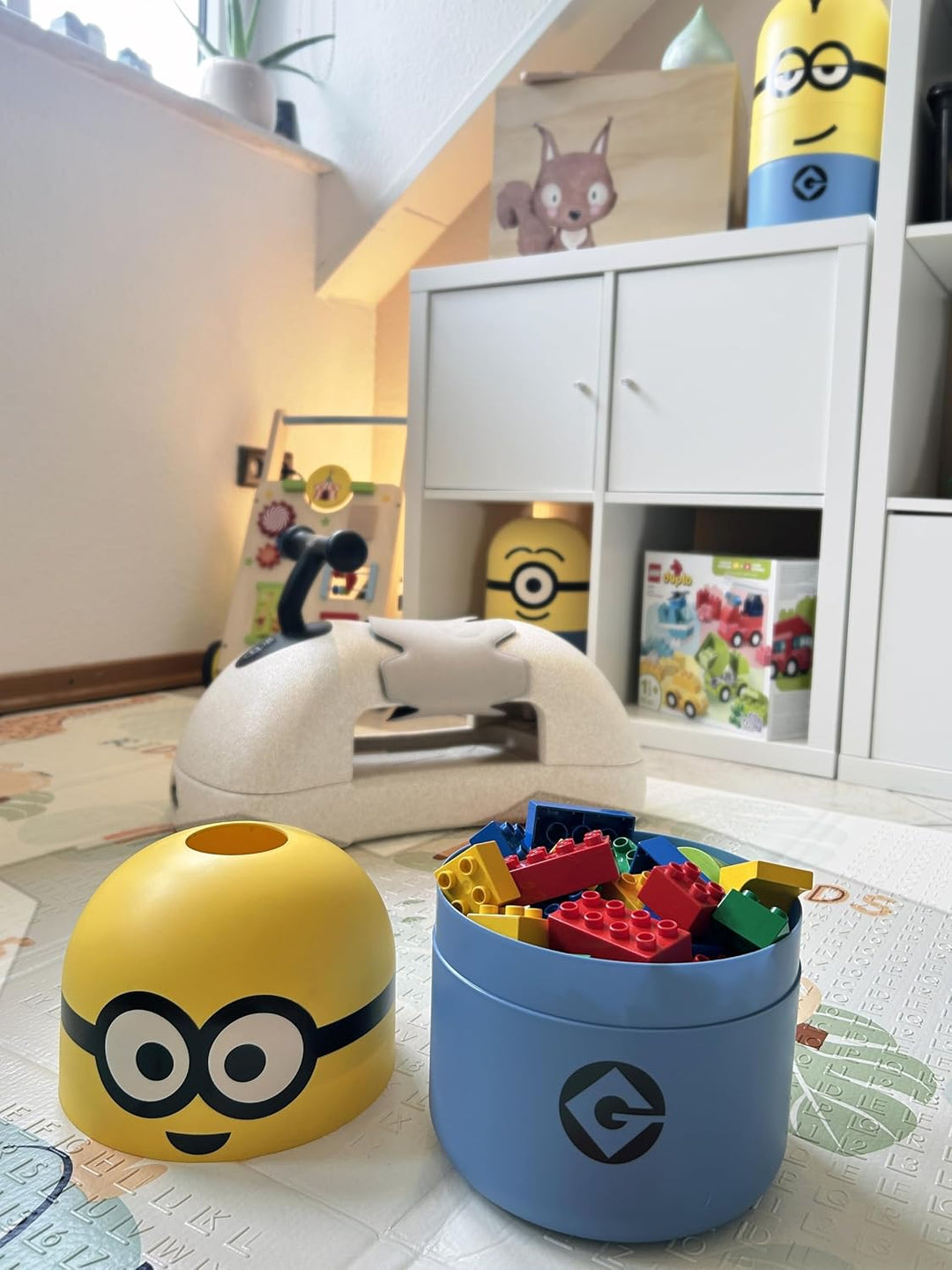 keeeper minions Aufbewahrungsbehälter Bob, 20 x 20 x 25 cm, 6 l, Stapelbar und leicht zu öffnen, Auf