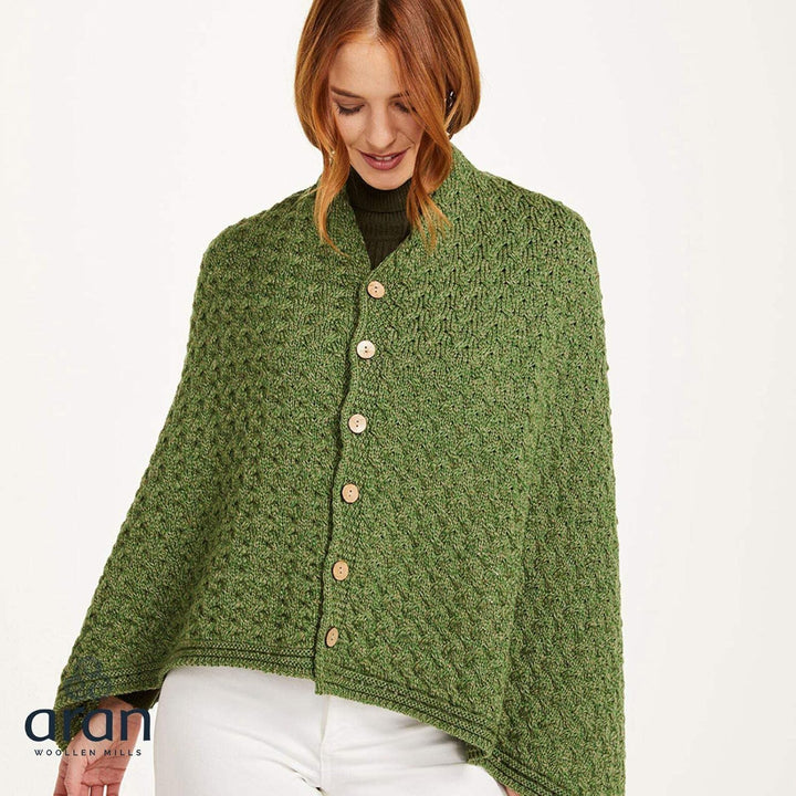 Irischer Aran Poncho Strickponcho Umhang Wollponcho aus 100% Merinowolle für Damen Einheitsgrösse Wi