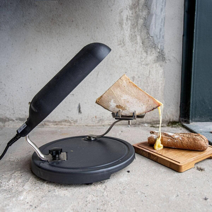 Boska Raclette Quattro Schwarz/Raclette Grill/Extra lange Schnur/Geschmolzener Raclette Käse/Schweiz