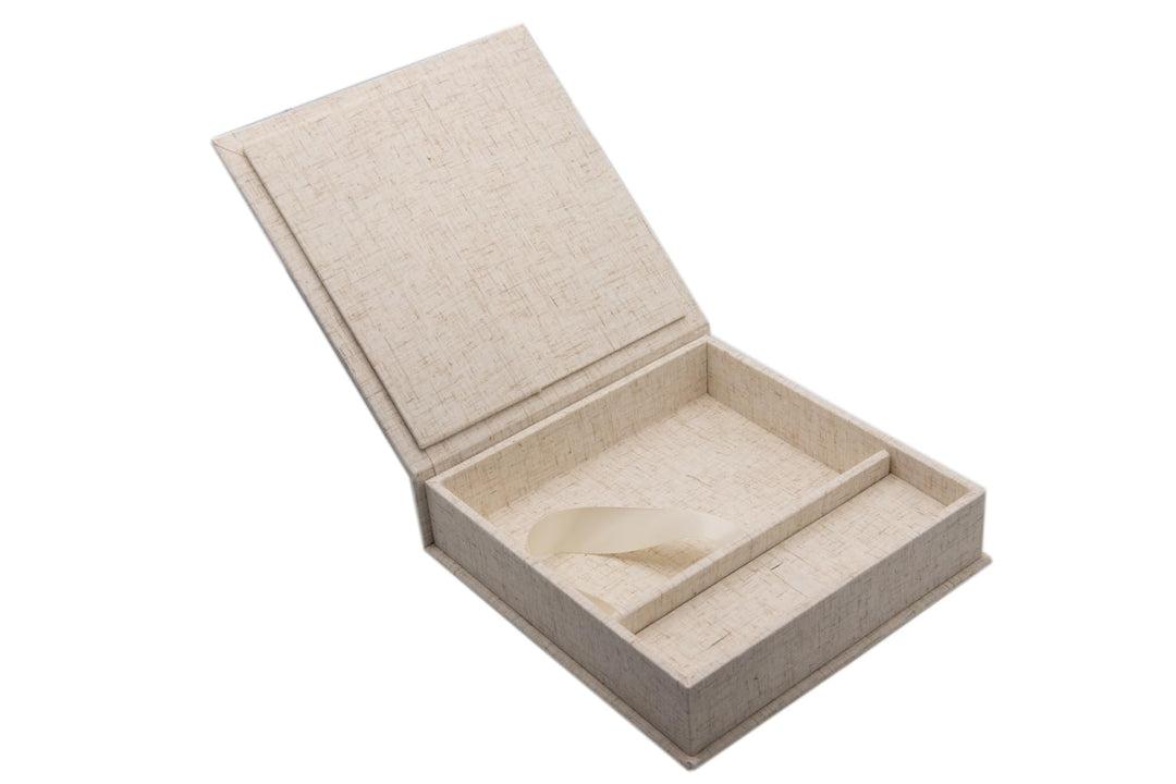 Elegant Erinnerungsbox, Foto-Box mit USB Slot. Geschenkbox für USB-Sticks und Fotoabzüge 10x15cm. Au