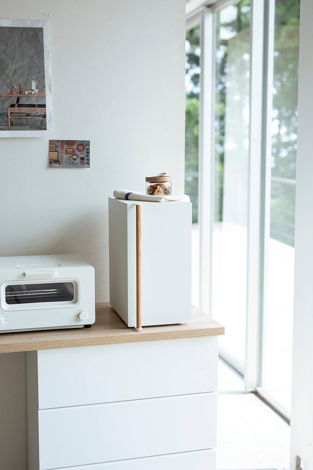 Yamazaki 5682 TOSCA Brotkasten, hochkant, weiss, Stahl/Holz, Minimalistisches Design