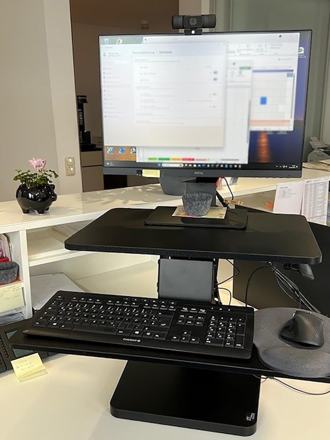 UPdesk One - Schreibtischaufsatz höhenverstellbar für Laptop & PC - Schreibtischerhöhung - Stehpulta