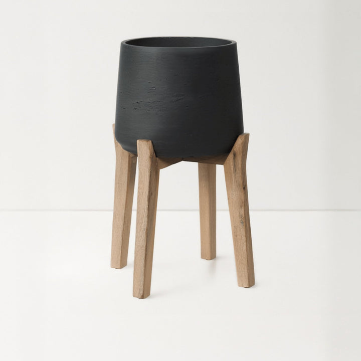Finestgreen Patt Feet High | Handgefertigtes Pflanzgefäss auf Holzfüssen (M Ø:23 H:34,5 cm, Schwarz)