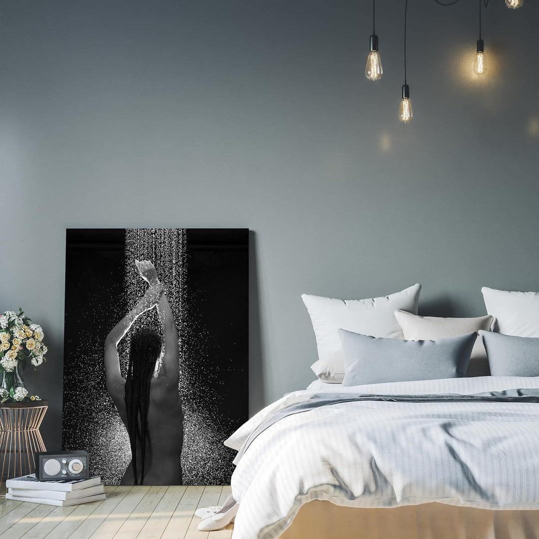 wandmotiv24 Leinwandbild Starke Frauen, Hochformat, Frau unter der Dusche M0138 80L x 60B cm Leinwan