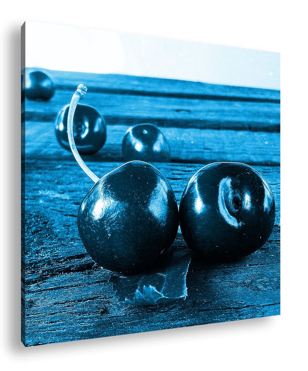 deyoli grosse rote Kirschen Format: 60x60 Effekt: Monocrome Blau als Leinwandbild, Motiv fertig gera