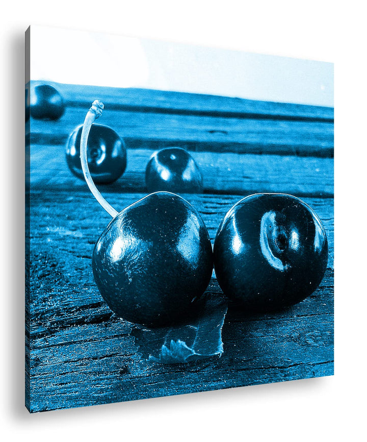 deyoli grosse rote Kirschen Format: 60x60 Effekt: Monocrome Blau als Leinwandbild, Motiv fertig gera