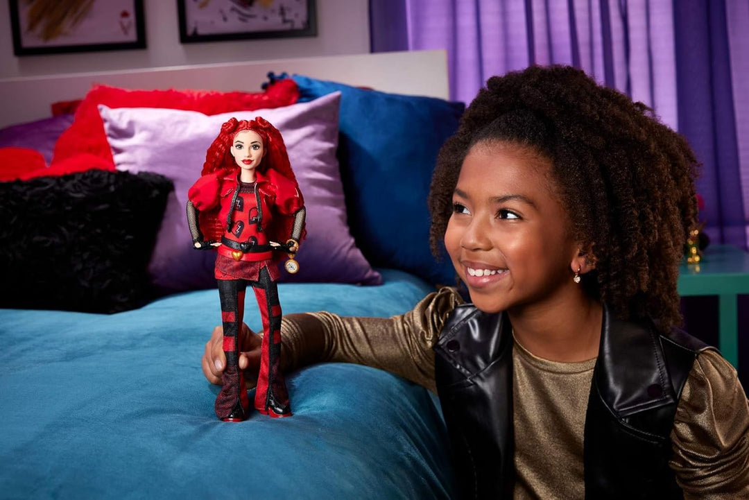 Mattel Disney Descendants: The Rise of Red Modepuppe und Accessoires – Red, Tochter der Herzkönigin