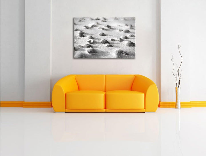 Pixxprint Muscheln im Sand Kunst als Leinwandbild/Grösse: 100x70 / Wandbild/Kunstdruck/fertig bespan