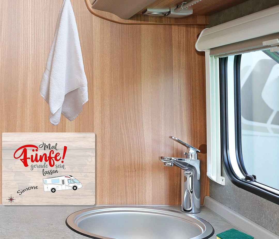 Personalisiertes Vesperbrett für Camper. Camping Frühstücksbrett mit Wohnmobil und Spruch.