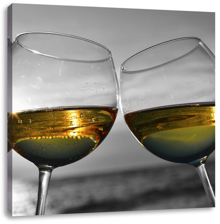 Pixxprint Wein in Gläsern am Meer schwarz/weiss, Format: 70x70 auf Leinwand, 70x70