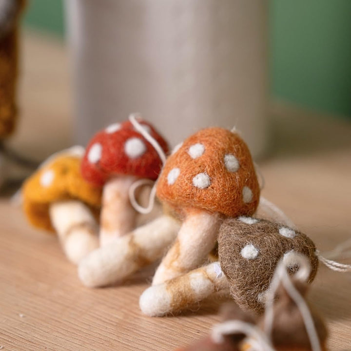 Én Gry &amp; Sif Pilze rot (5er Set), Herbst Deko Filz, Hand-Made, fair-Trade zum Aufhängen Rote Pilze,