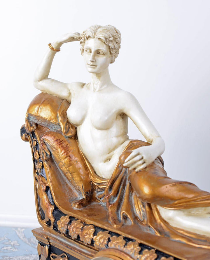 Figürliche Kaminuhr Aphrodite auf Recamiere Empire Stil IS024 Palazzo Exklusiv