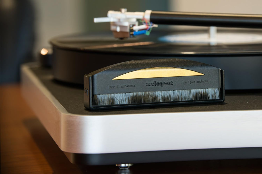 AudioQuest Record Brush Antistatic Plattenbürste aus Carbon, Unica