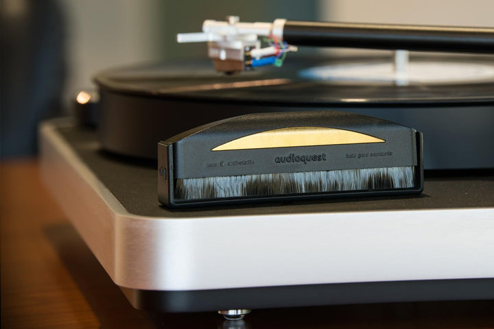 AudioQuest Record Brush Antistatic Plattenbürste aus Carbon, Unica