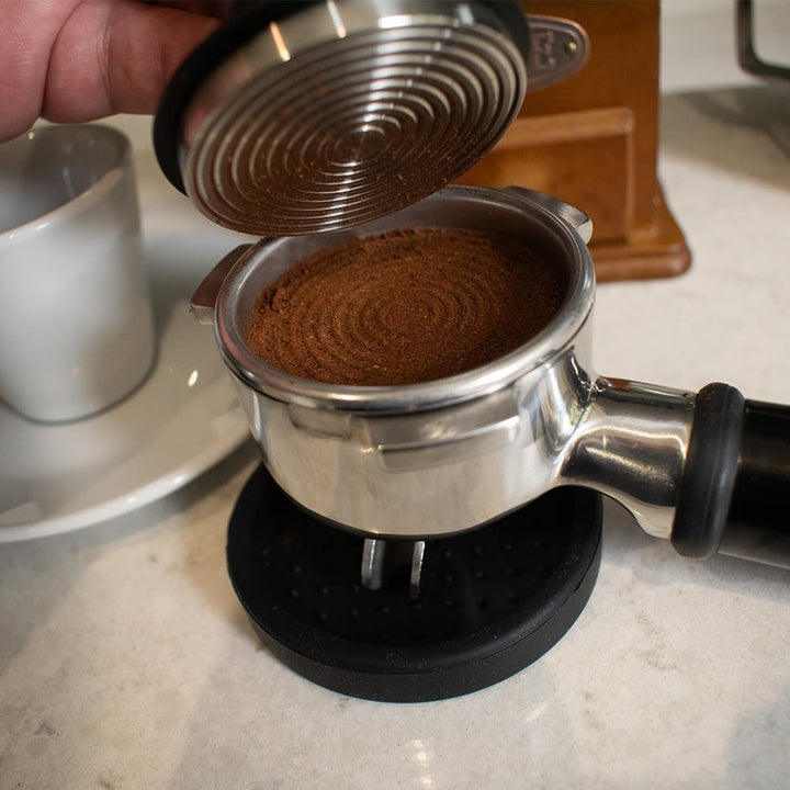 TRIXES Gefederter Kaffeestampfer mit Matte – verstellbarer Espresso-Tamper – Mattschwarz – Kaffeebrü