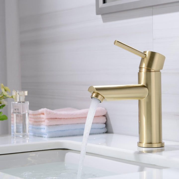 Trustmi Messing gebürstet Gold Einhebel Bad Becken Mischbatterie Waschbecken Wasserhahn, kurz
