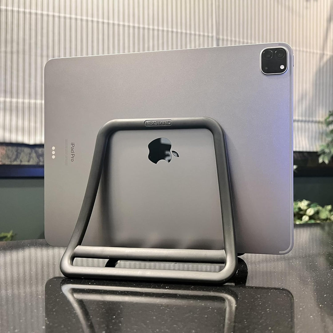 NEXSTAND K11 Vertikaler Laptopständer - Verstellbarer platzsparender Desktop-Organizer für Laptops,