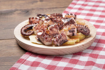MGE - Holzteller Rund - Holzplatte - Fleischteller - Pizzateller - Schneidebrett - Kiefer - Set von