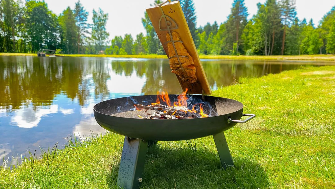 SOUK ONE Flammlachsbrett aus Buche Holz/Edelstahl – Rostfrei, Verstellbare Halterung, Perfekt für Fe