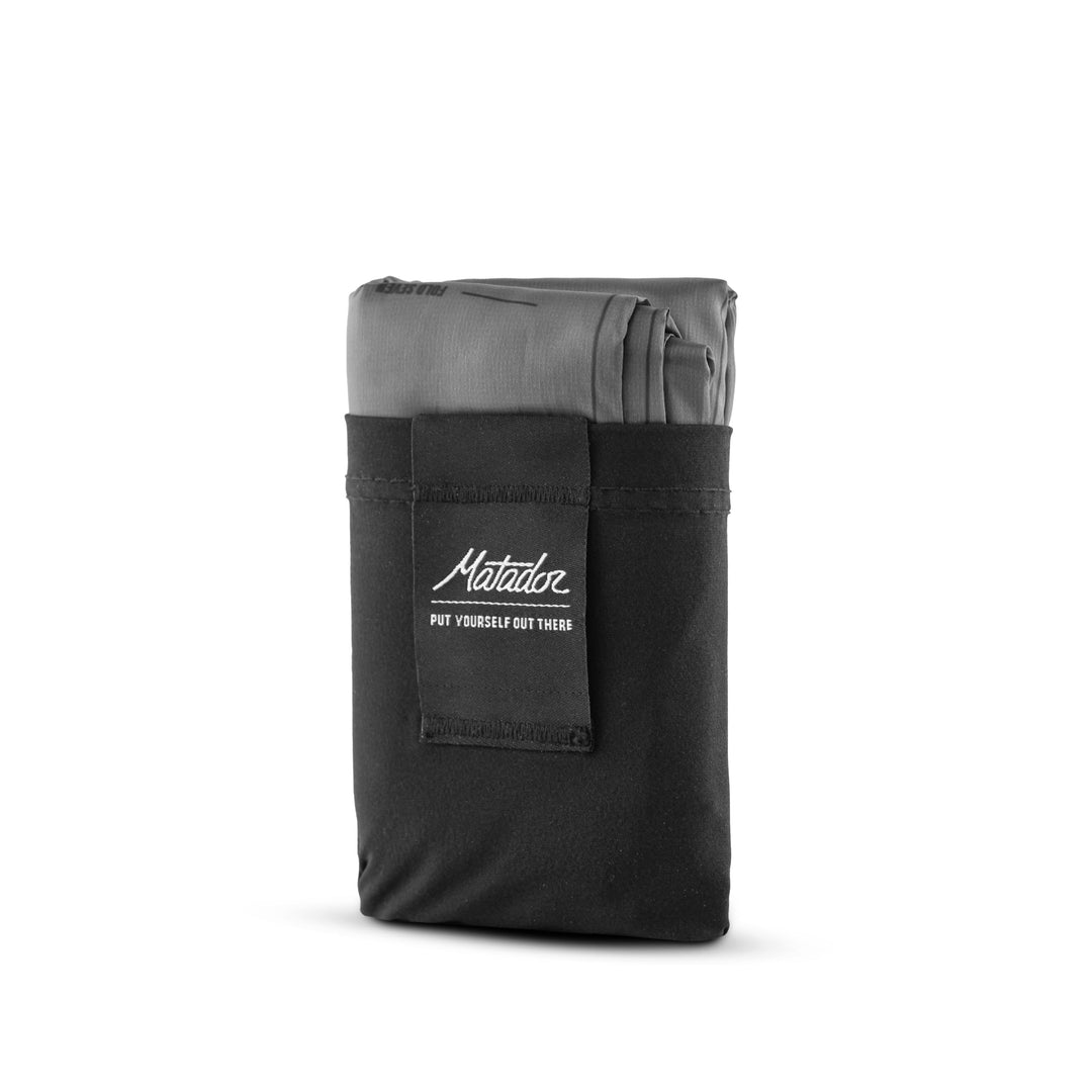 MATADOR Pocket Blanket 4,0 - Schwarz (Sitzplätze 2-4); Ultraleicht Picknickdecke mit Pflöcken; Faltb