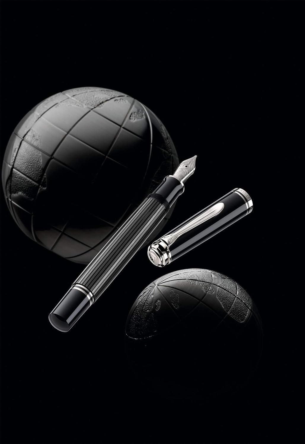 Pelikan 813525 Kolbenfüllhalter Souverän M605 Stresemann, Schwarz-Anthrazit, Feder M, in Faltschacht