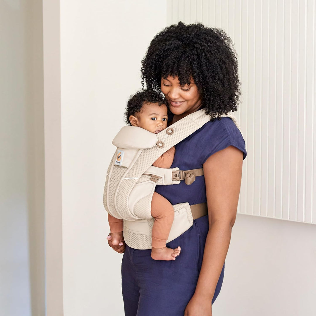 Ergobaby Omni Breeze Babytrage für Neugeborene ab Geburt bis 20kg, 4 Positionen SoftFlex Mesh Ergono
