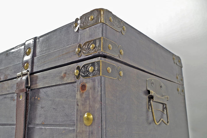 Kobolo Truhe KUBA im Schatzkistendesign aus Holz mit Metall- und Kunstlederapplikationen grau 70x35x