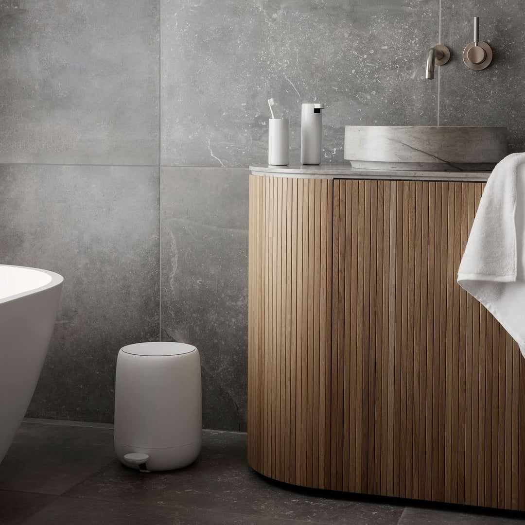 blomus -SONO- Treteimer aus Kunststoff / Silikon, Magnet, 5L Fassungsvermögen, Soft-Close Deckel, en