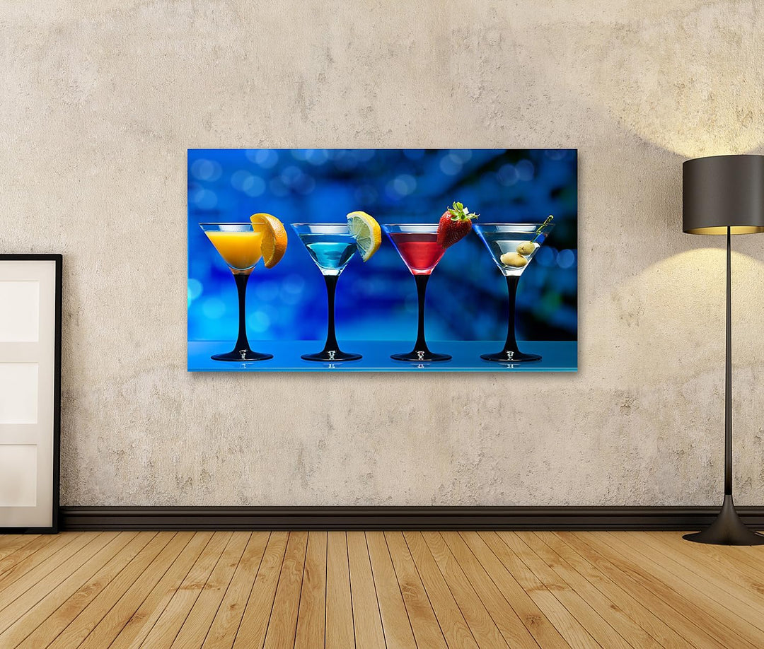 islandburner Bild auf Leinwand Verschiedene Cocktails Garniert Mit Früchten Auf Glastisch In Bar Bil