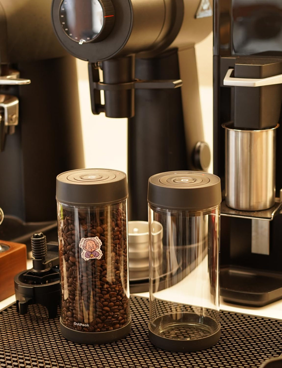 OUTPEAK Neo 2025 Automatischer Vakuum-Kaffeebehälter, 1,35 l für Kaffeebohnen, Bedienung mit einem K