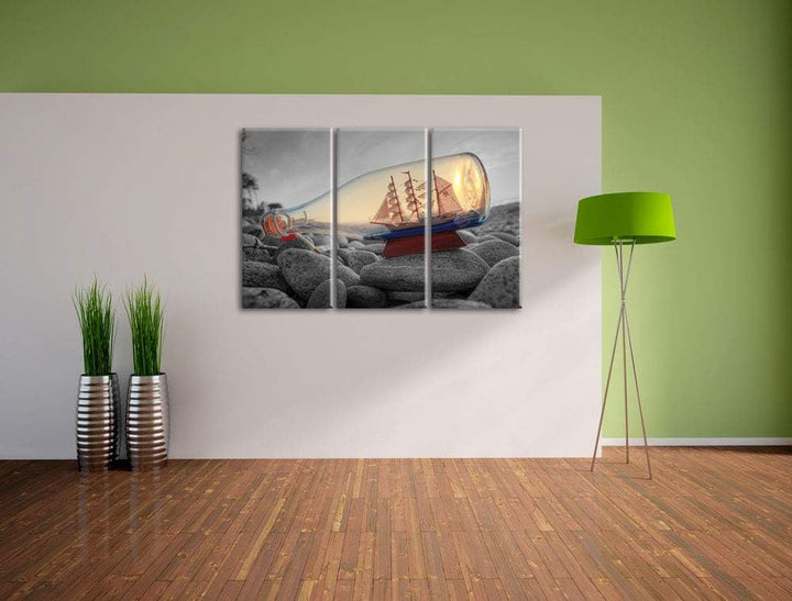 Schiff in Flasche am Steinstrand schwarz/weiss 3-Teiler Leinwandbild 120x80 Bild auf Leinwand, XXL r