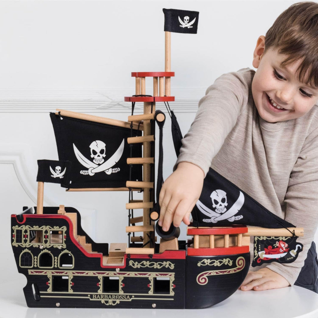 Le Toy Van – Pädagogisches Pirates Collection Piratenschiff „Barbarossa“ aus Holz, mit Kanone, Kanon
