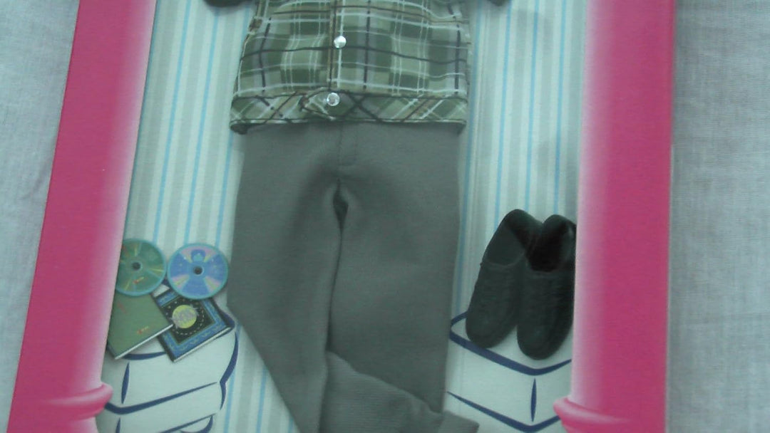Mattel Kelly Fashion Avenue pink and Green Outfits