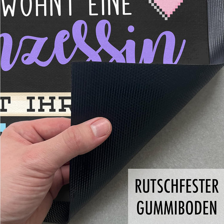 Trendation - Zocker Fussmatte Geschenk Hier Wohnt Eine Prinzessin Mit Ihrem Gamer Lustig 60x40 cm