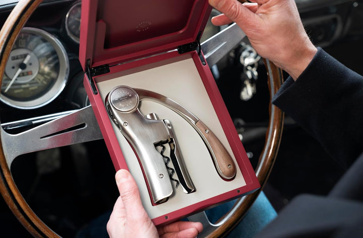 L'ATELIER DU VIN Oeno Motion Tresor - Korkenzieher mit Hebel in rot lackierter Holzkiste