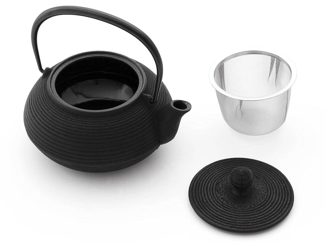 Iwachu Teekanne Gusseisen. Japanische Kyusu Senbiki, Original, Schwarz 650ml, 0,65 Liter Sieb-Einsat