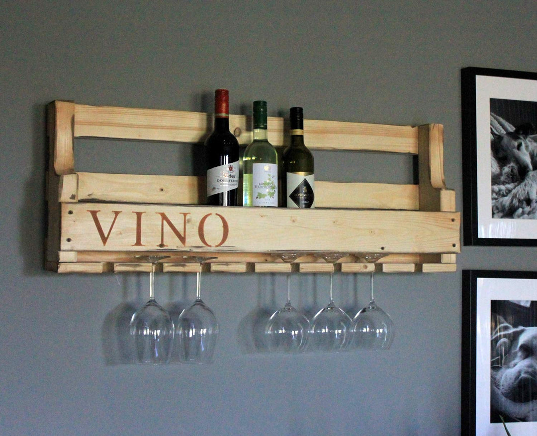 Weinregal aus Holz für die Wand - mit Gläserhalter und VINO Schriftzug - Rostoptik - fertig montiert