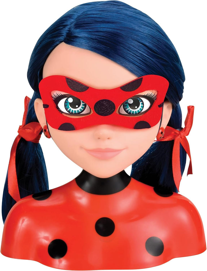 Bandai – Miraculous Ladybug – Miraculous Deluxe Frisierkopf, 21 cm – Marinette-Frisierkopf + 30 Acce