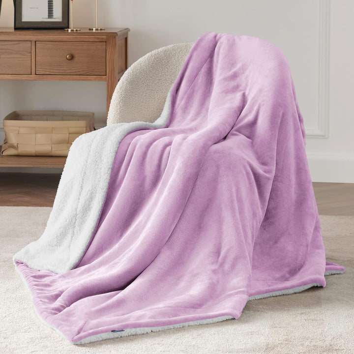 BEDSURE Decke Sofa Kuscheldecke Flauschig Lila - Warm Sherpa Sofaüberwurf Decke, Dicke Sofadecke Cou