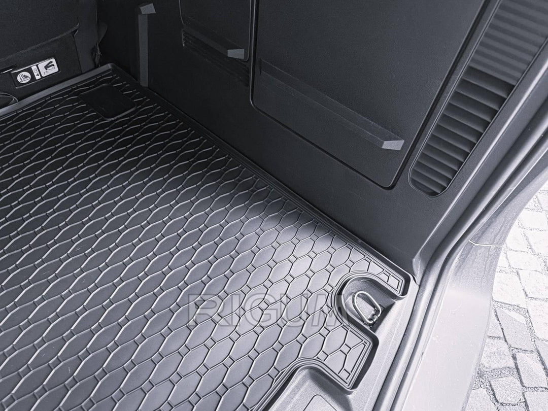 AZUGA Gummi Kofferraummatte passend für Ford Tourneo Courier ab 2023 AZ31100229 Kofferraumwanne Koff
