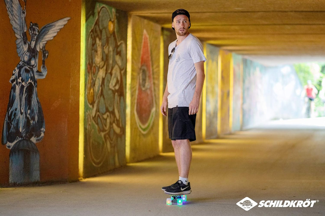 Schildkröt® Retro Skateboard Free Spirit, Premium Beach Board mit verschiedenen Deckdesigns, leuchte