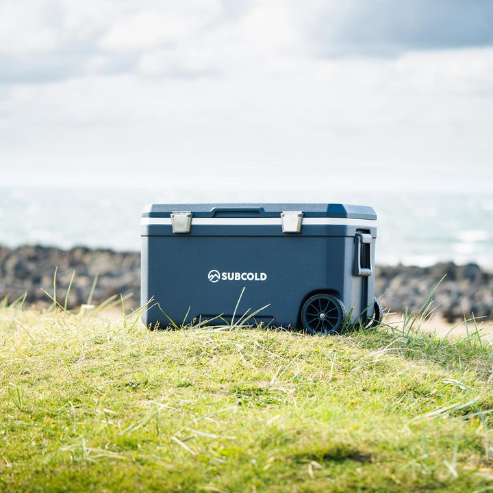 Subcold MOBI Rollkühlbox - Isolierte Kühlbox auf Rollen mit Griffen und Ablauf | Eiskühler für Reise