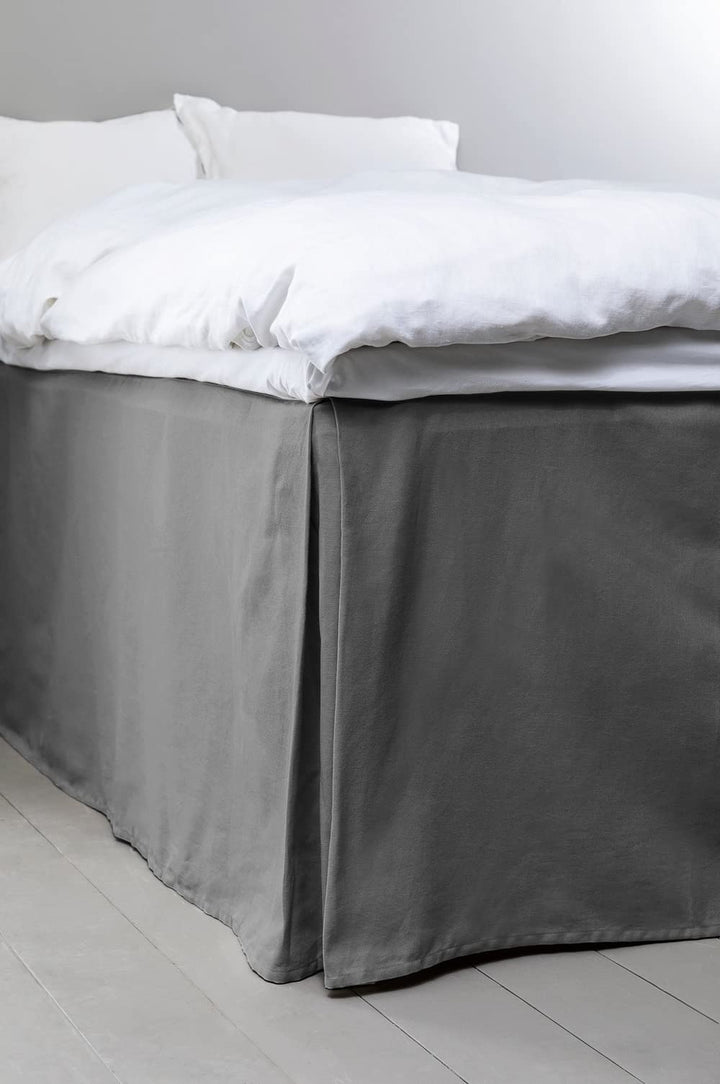 Jotex Colour Betthusse - 100% hochwertige Bio-Baumwolle Bettrock, Höhe 60 cm - Dunkelgrau, 120 x 200