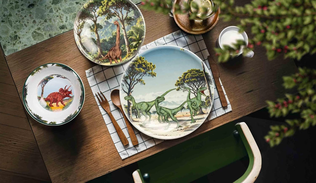 Seltmann Weiden Compact Kindergeschirr Set 5-teilig – Dino – 3 Teller, Schale und Becher mit Dinosau