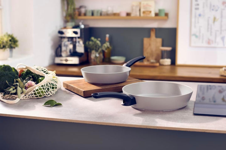 Fissler Ceratal® Evo Comfort Pfannen-Set 2-teilig (24 + 28 cm, Warmgrau) – Made in Germany, Keramikp