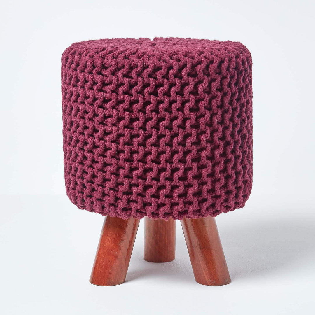 Homescapes Kleiner runder Strick Sitzhocker mit Holzbeinen, lila Fusshocker 32 x 32 x 42 cm, Strickh