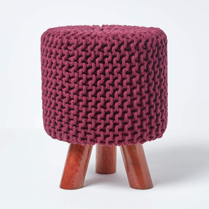 Homescapes Kleiner runder Strick Sitzhocker mit Holzbeinen, lila Fusshocker 32 x 32 x 42 cm, Strickh