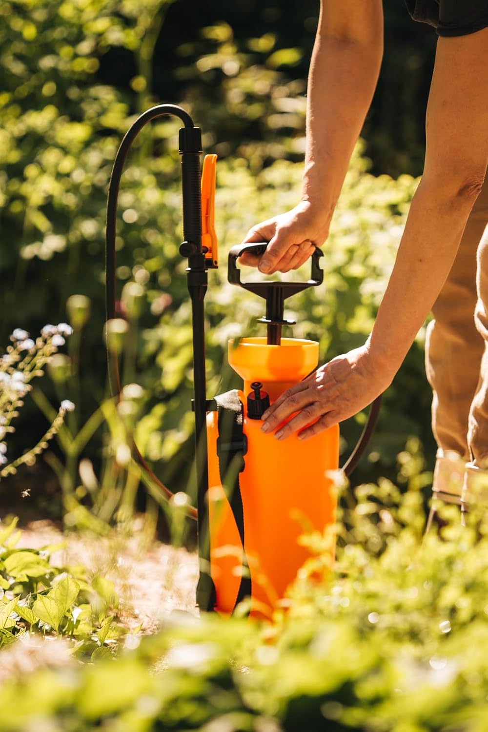 Fiskars Drucksprüher, Für Pflanzenbehandlungen auf Wasserbasis, Einstellbares Sprühbild, Sicherheits
