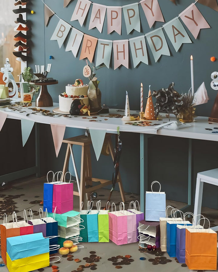 Gcardist 200 Stück 24 Farben Kleinei-Geschenktüten aus Papier mit Henkeln–8.3"×6"×3,15"(21x15x8cm)-T